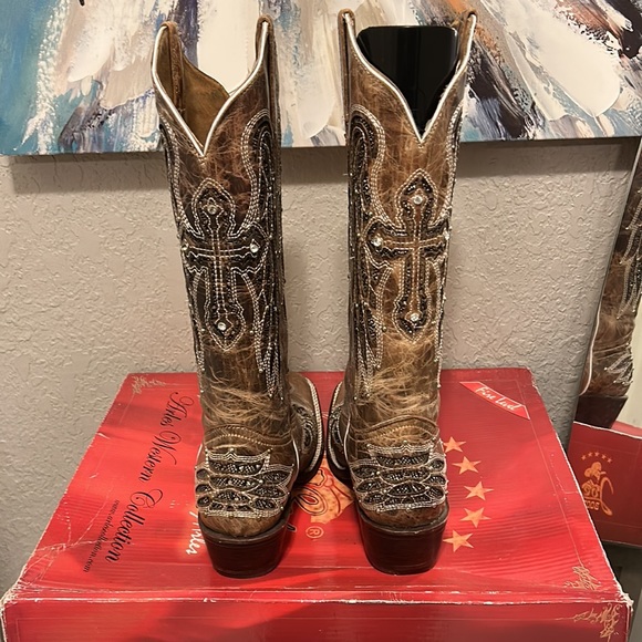 Beautiful Cowboy Boots with crosses and bling around the crosses - Picture 3 of 5